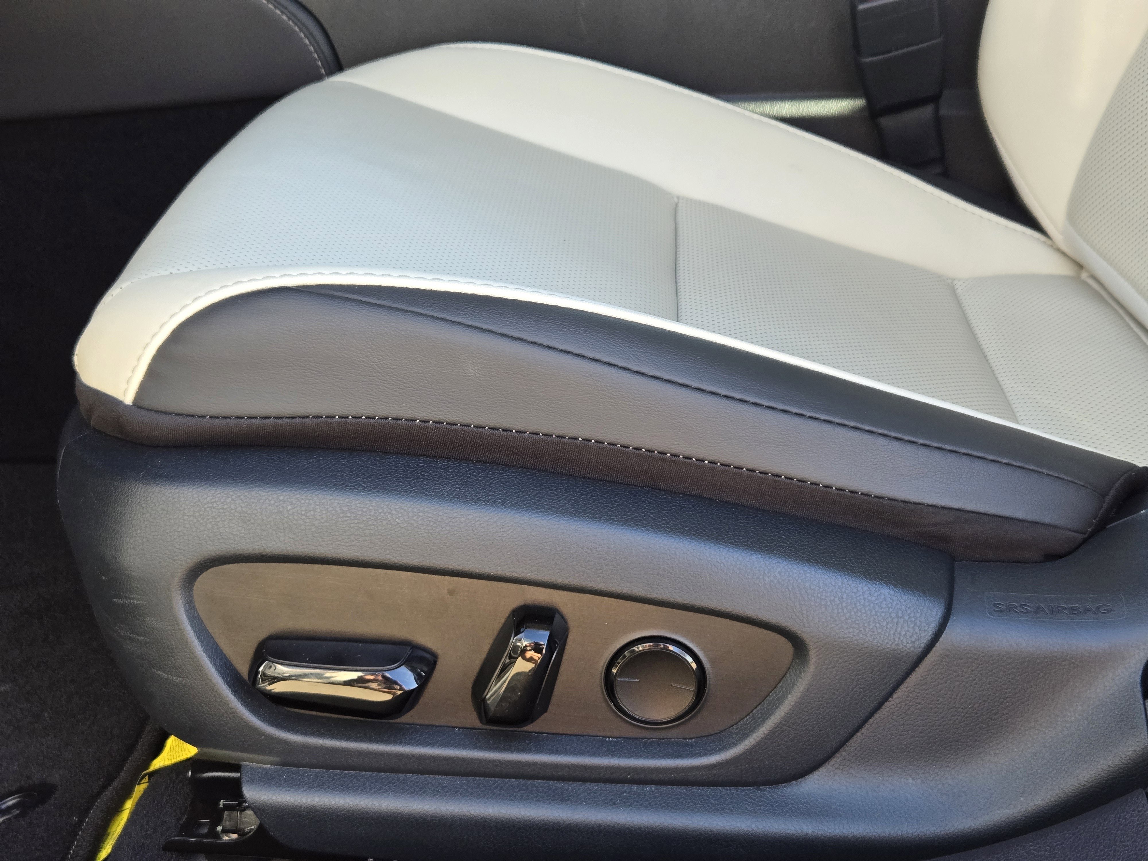 Used 2025 Lexus ES 300h w/ Premium Package image 35