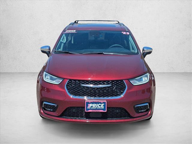 Used 2023 Chrysler Pacifica Limited FWD image 2