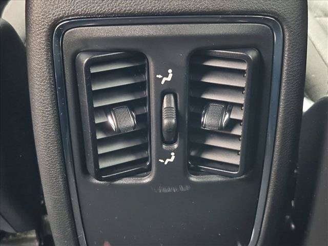 Used 2021 Jeep Grand Cherokee Laredo AWD/4WD image 18
