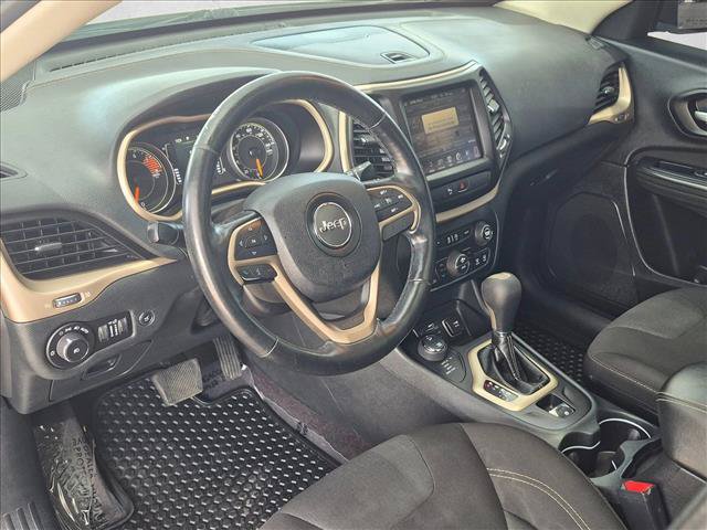 Used 2016 Jeep Cherokee Latitude w/ Comfort/Convenience Group AWD/4WD image 10