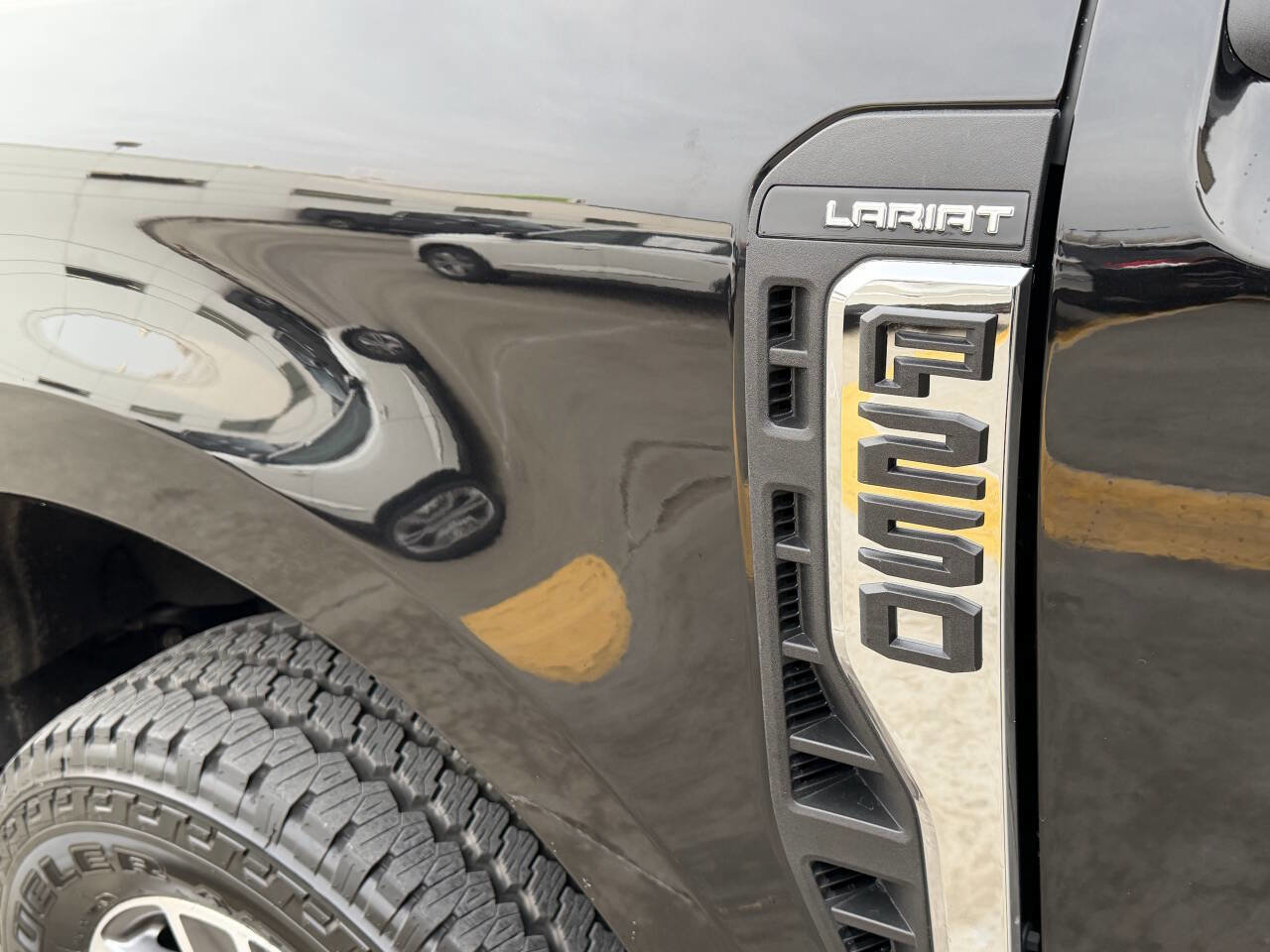 Used 2023 Ford F250 Lariat w/ Lariat Ultimate Package image 9