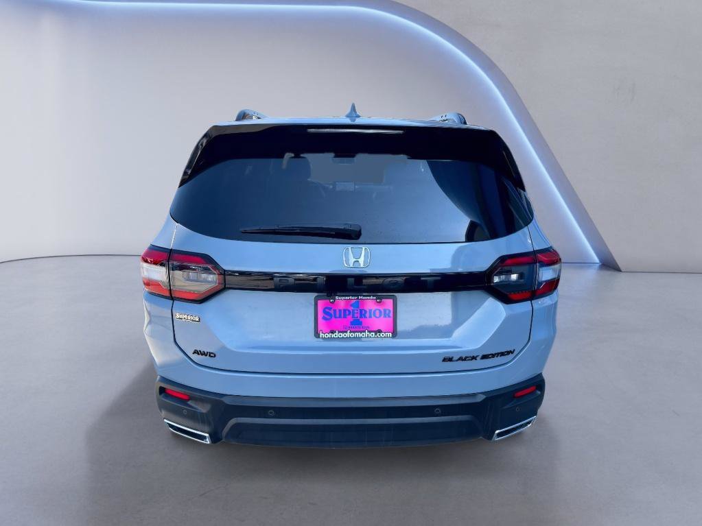 Certified 2025 Honda Pilot Black Edition image 3