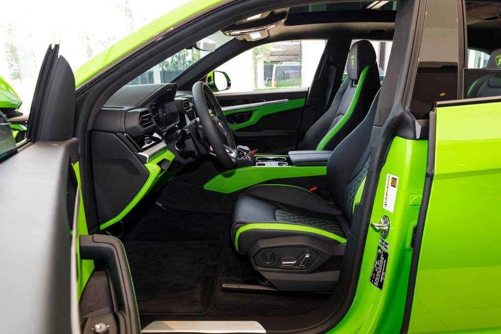 Used 2025 Lamborghini Urus SE image 49