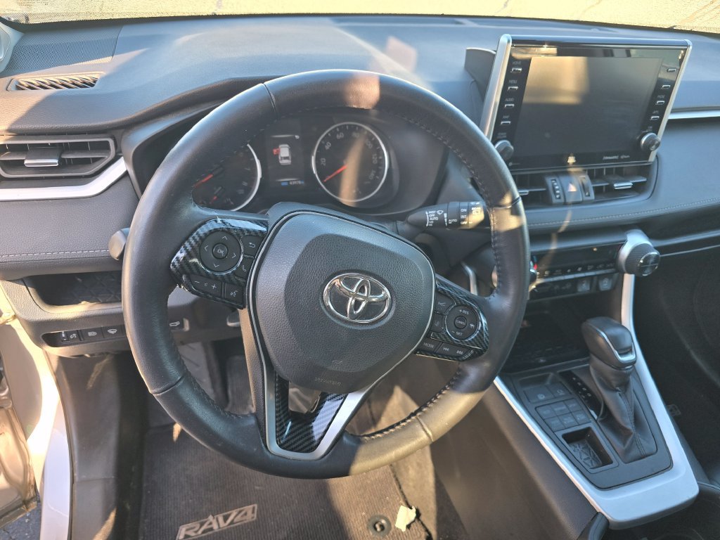 Used 2022 Toyota RAV4 XLE Premium AWD/4WD image 16