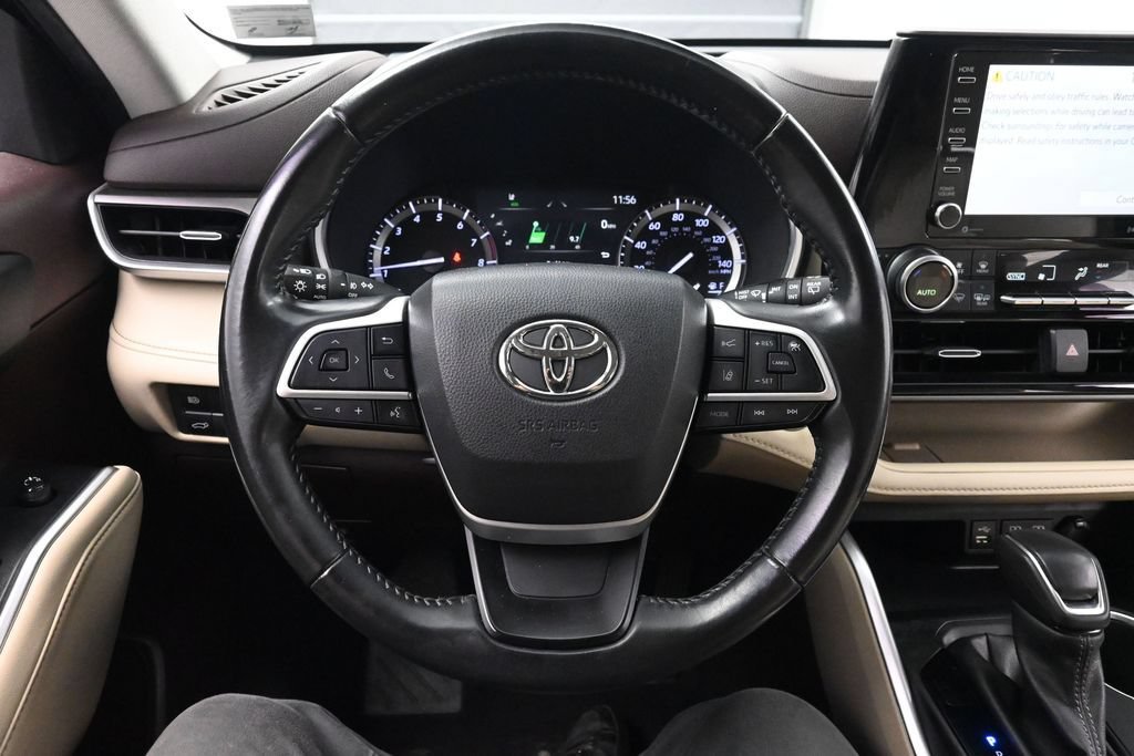 Used 2022 Toyota Highlander XLE AWD/4WD image 30