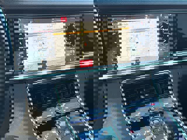 Used 2020 Porsche Panamera 4 image 21