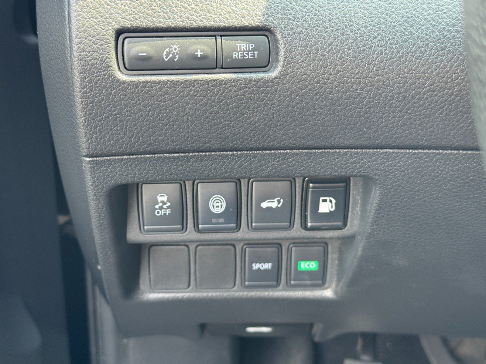 Used 2020 Nissan Rogue SV FWD image 17