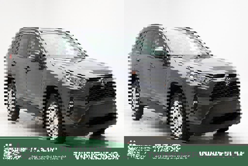 Used 2021 Toyota RAV4 XLE w/ Convenience Package image 1
