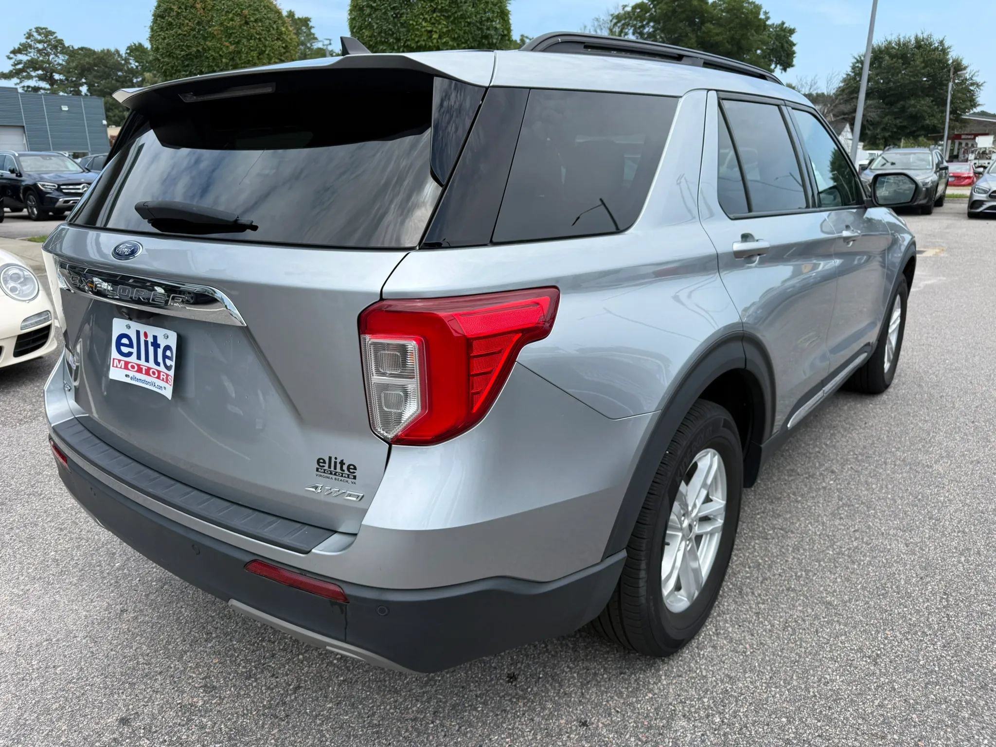 Used 2022 Ford Explorer XLT w/ Equipment Group 202A AWD/4WD image 7