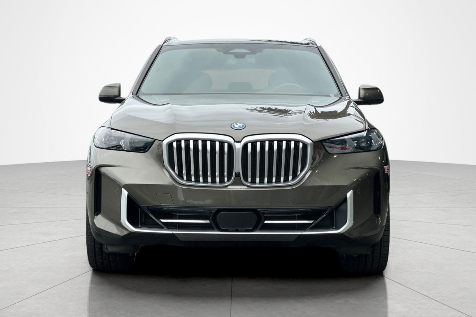 Used 2024 BMW X5 xDrive50e w/ Parking Assistance Package AWD/4WD image 8