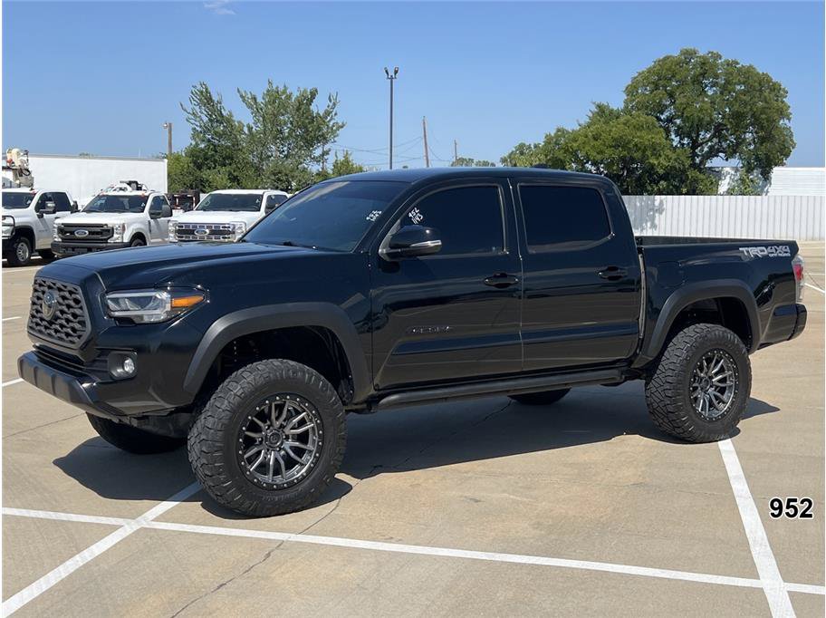 Used 2021 Toyota Tacoma TRD Off-Road w/ Technology Package AWD/4WD image 1