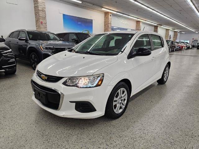 Used 2018 Chevrolet Sonic LT FWD image 1