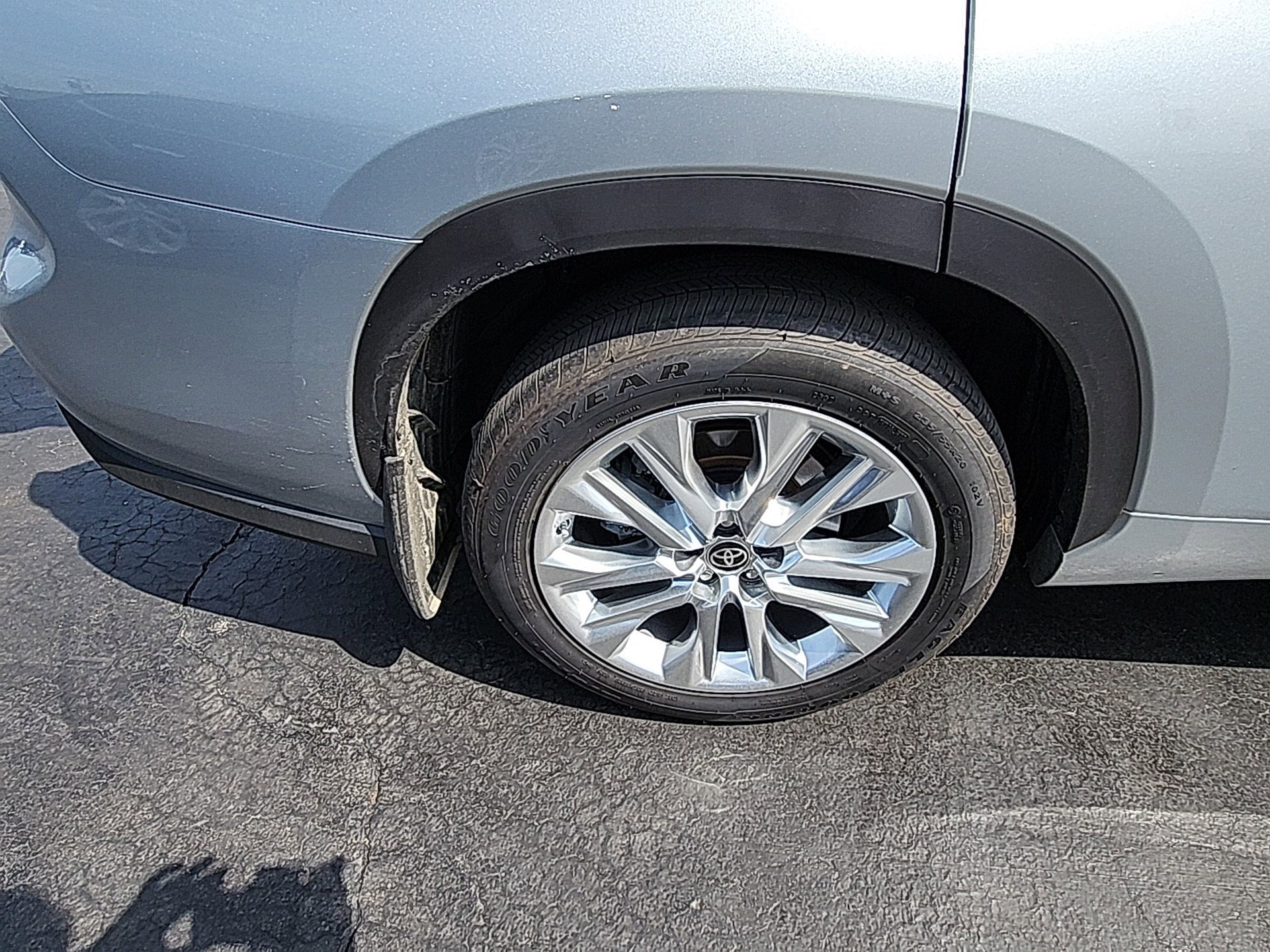 Certified 2021 Toyota Highlander Limited AWD/4WD image 32