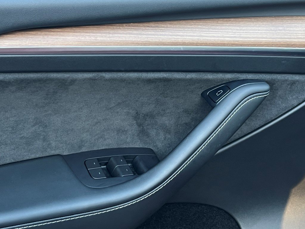 Used 2023 Tesla Model Y Long Range image 16