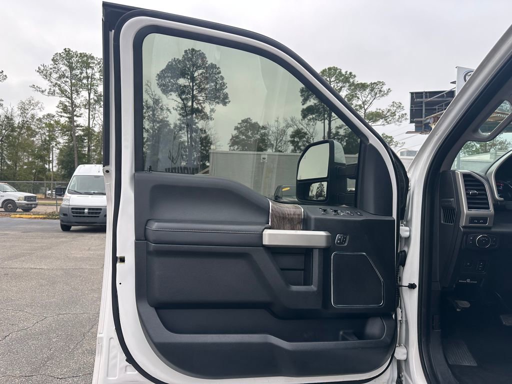 Used 2019 Ford F250 Lariat w/ Lariat Ultimate Package image 27