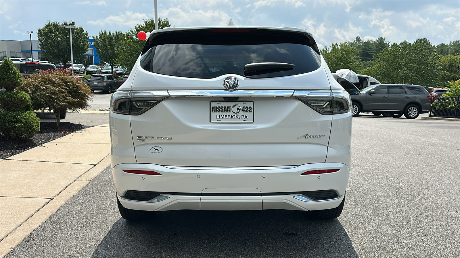 Used 2022 Buick Enclave Avenir w/ Avenir Technology Package AWD/4WD image 6
