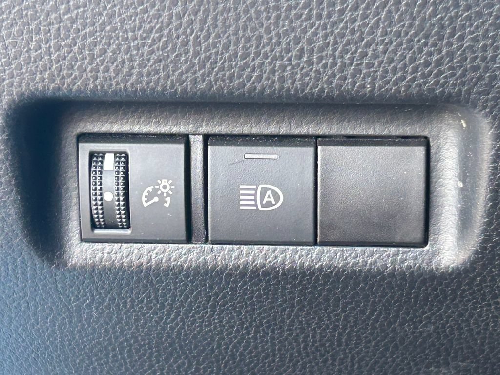 Used 2021 Toyota RAV4 XLE AWD/4WD image 23