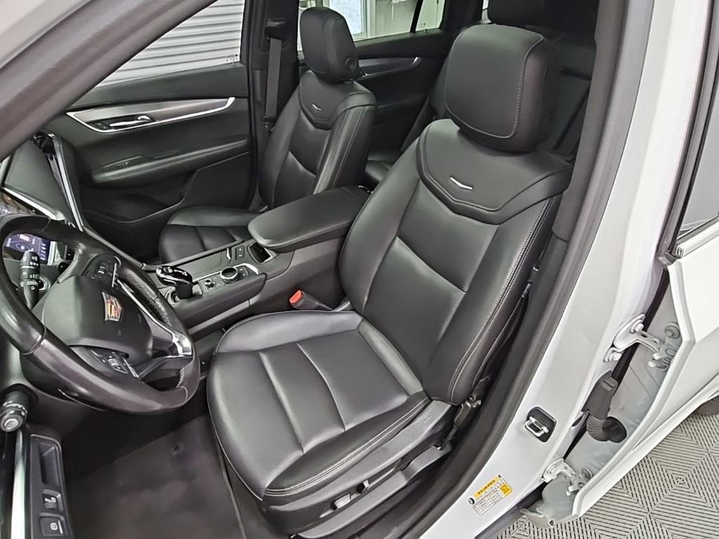 Used 2023 Cadillac XT6 Luxury image 27