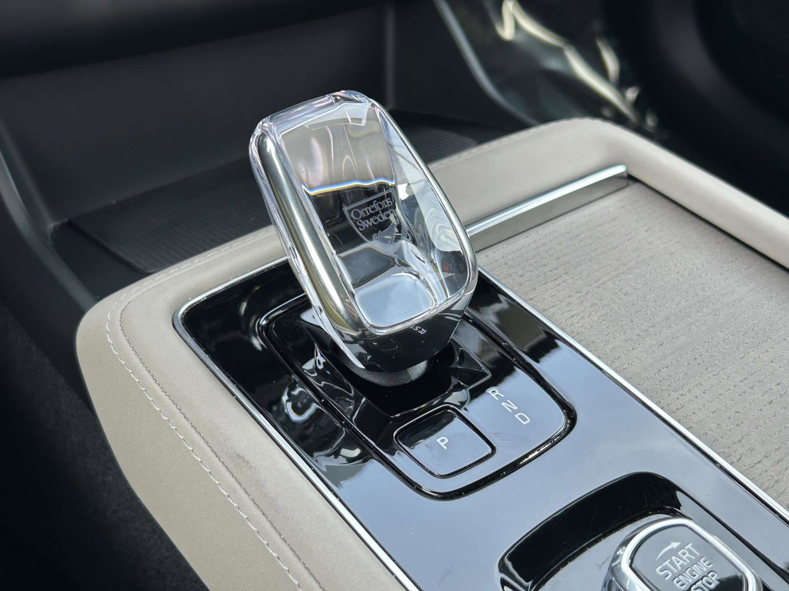 Certified 2025 Volvo XC90 B6 Plus image 27