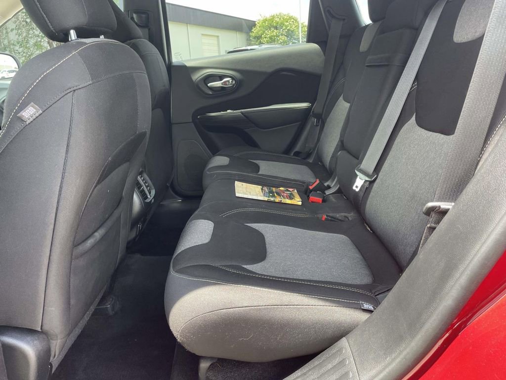 Used 2014 Jeep Cherokee Latitude FWD image 8