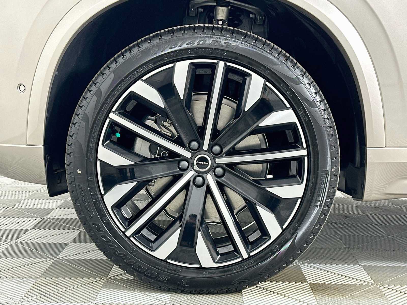 New 2027 Volvo XC90 B6 Plus AWD/4WD image 30