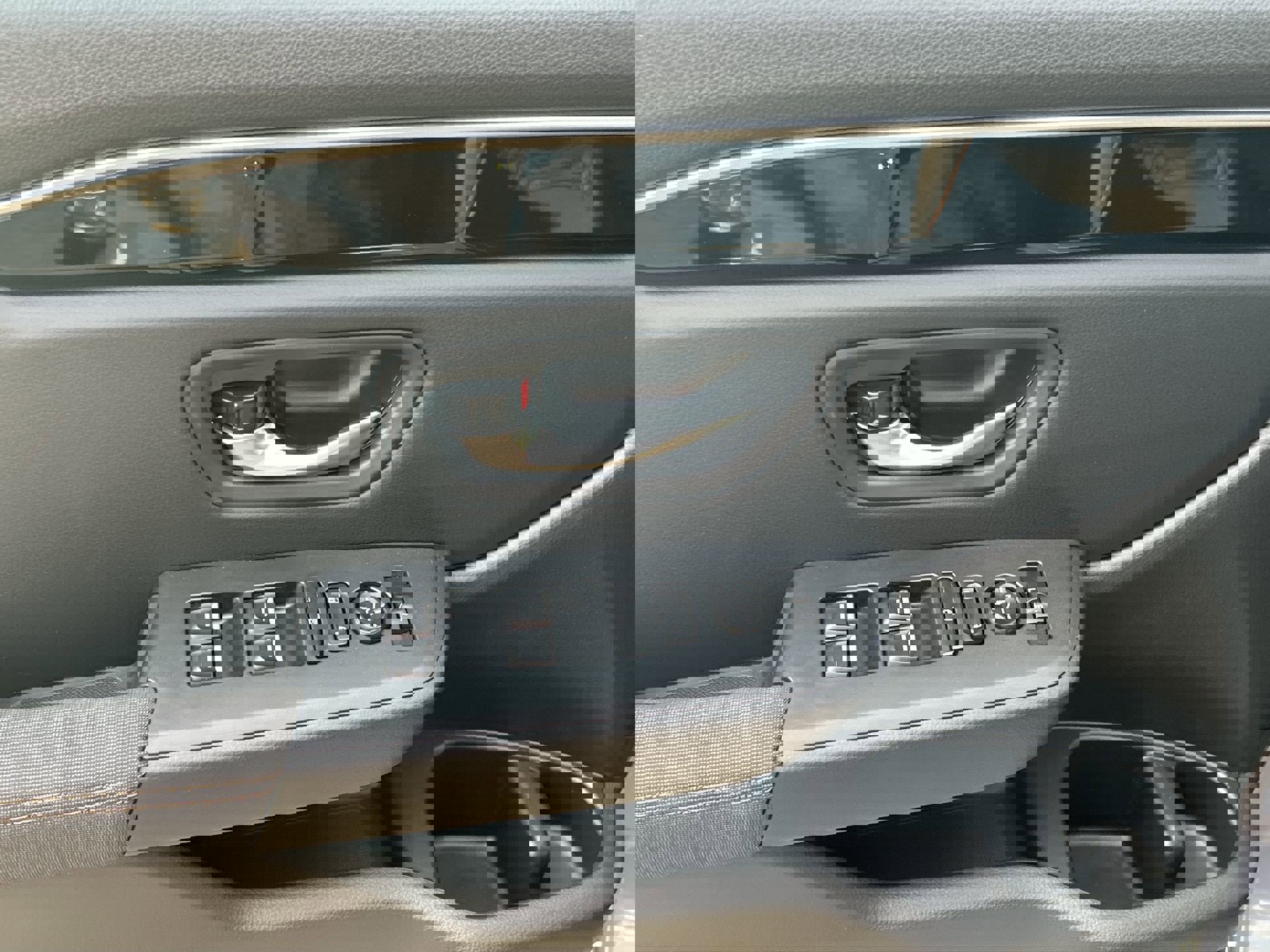 Used 2025 Honda Pilot Sport image 15