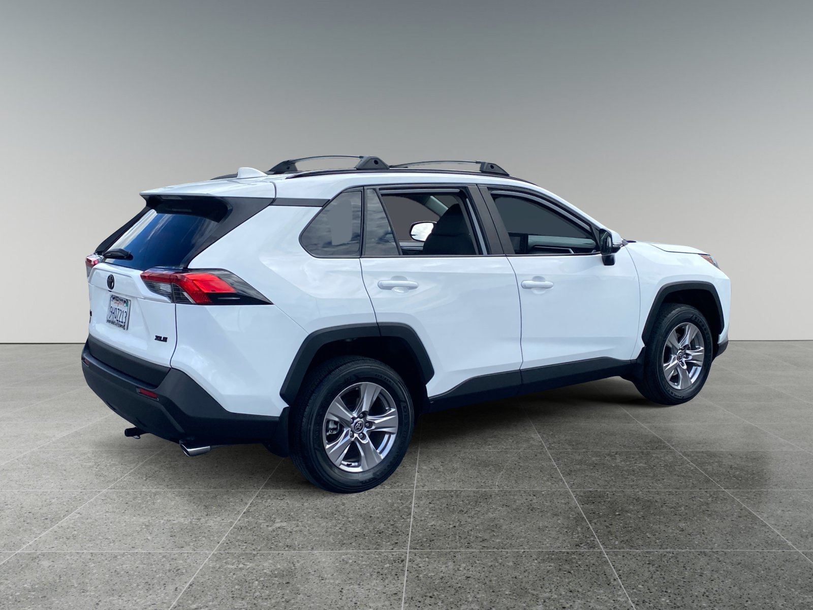 Used 2022 Toyota RAV4 XLE FWD image 5