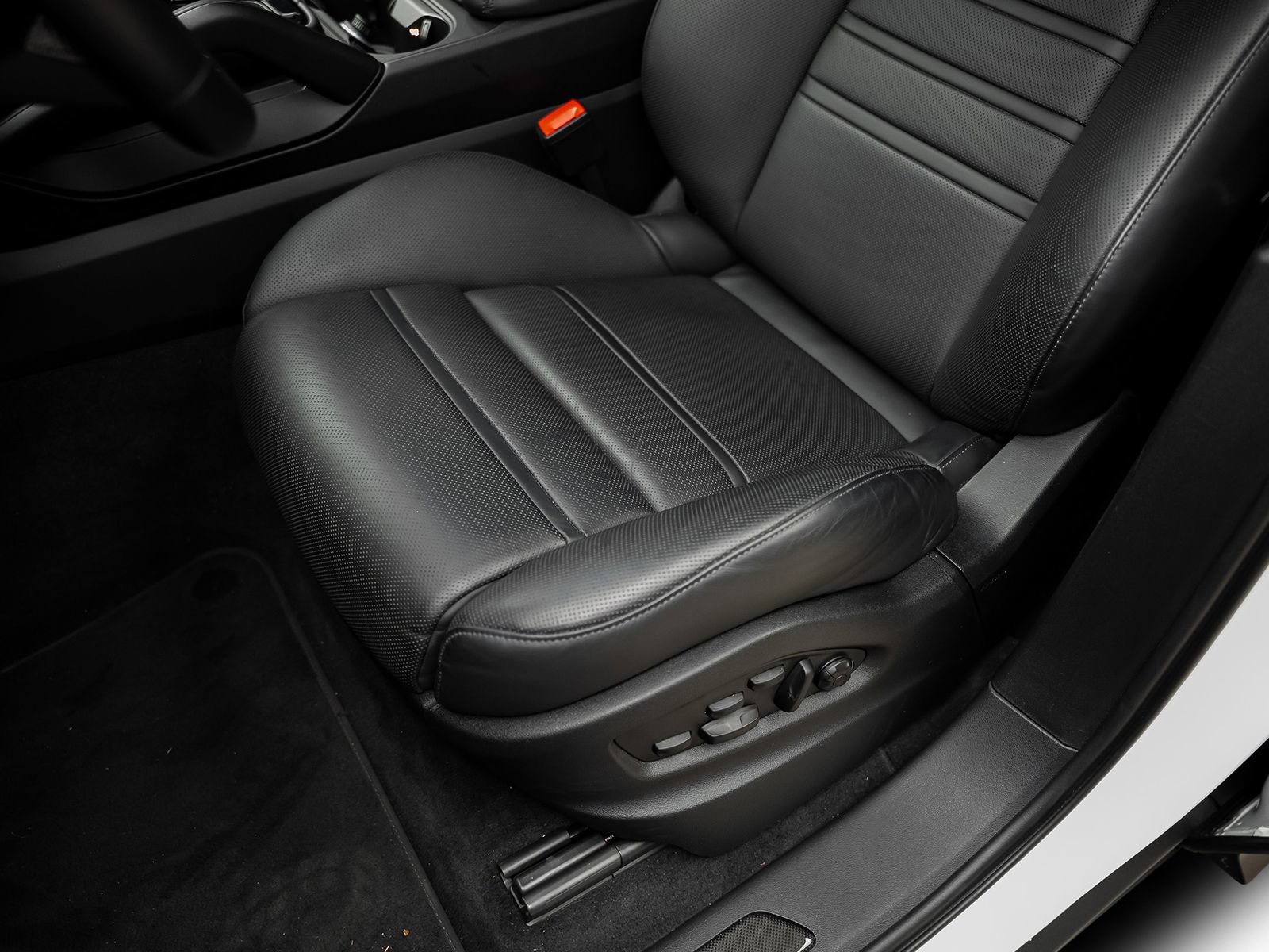 Used 2024 Porsche Cayenne Turbo GT AWD/4WD image 32