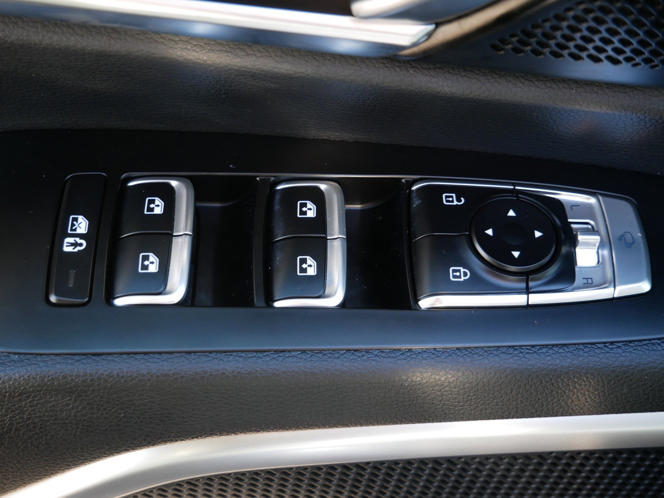 Used 2023 Kia Telluride EX w/ EX Captain's Chair Package image 19