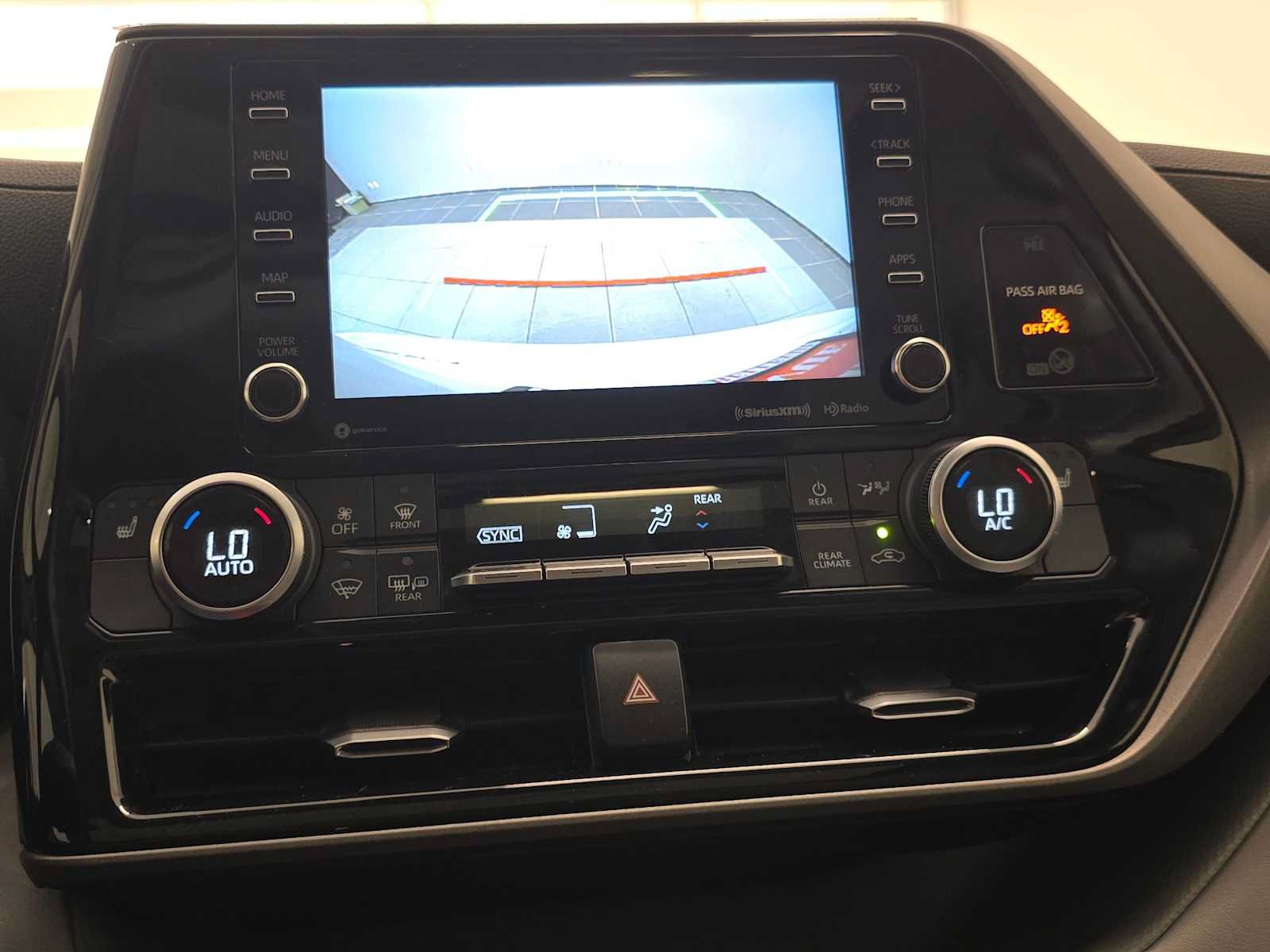 Certified 2020 Toyota Highlander XLE AWD/4WD image 12