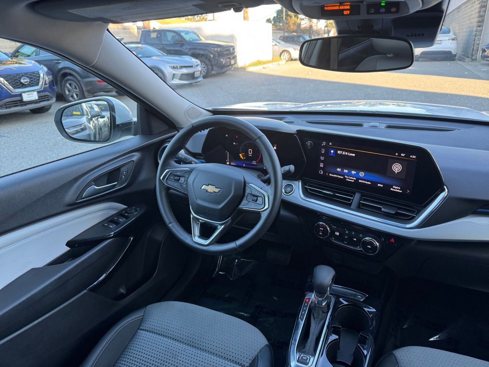 Used 2025 Chevrolet Trax LT w/ LT Convenience Package image 34