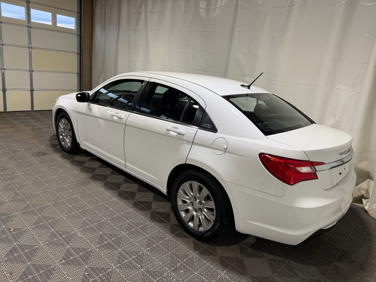 Used 2013 Chrysler 200 LX image 4