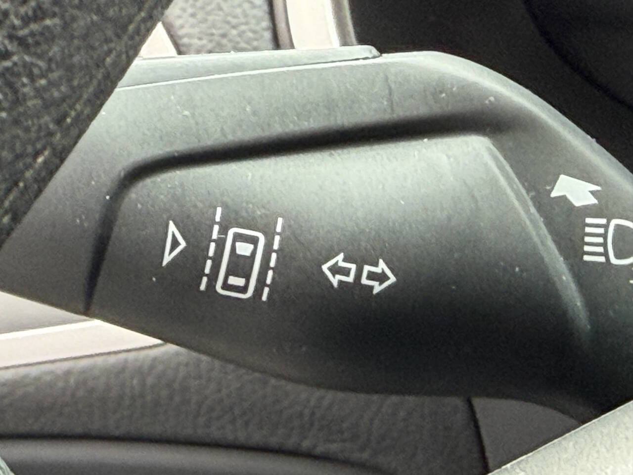 Used 2021 Ford Edge SE image 21