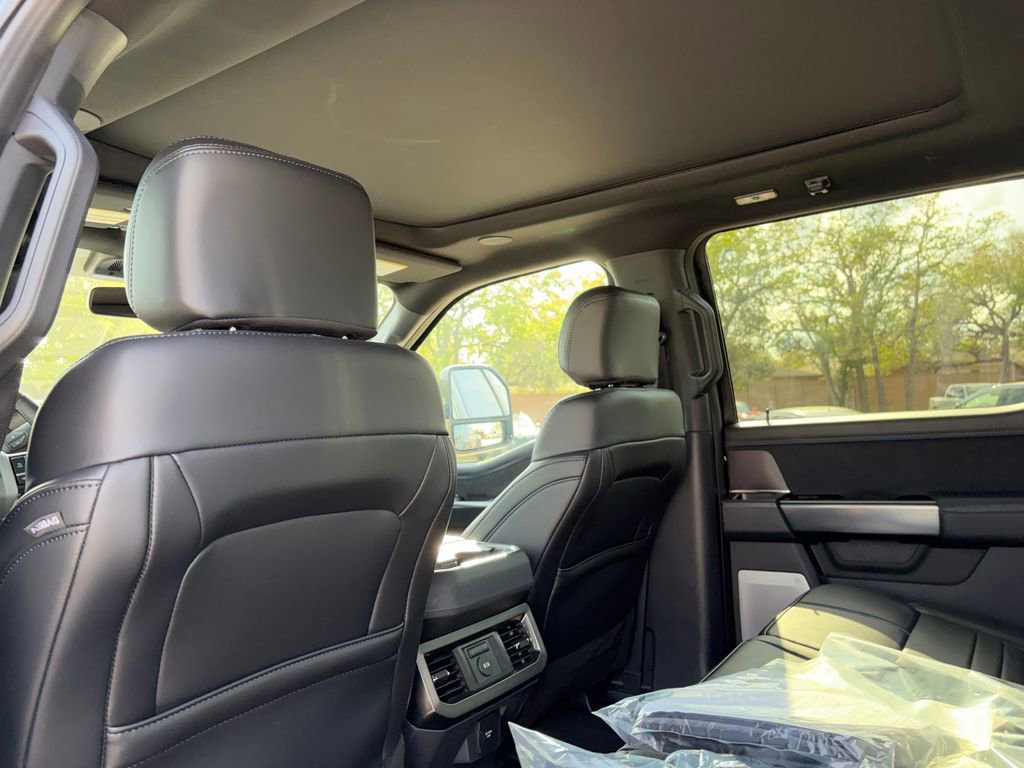 Used 2026 Ford F450 Platinum w/ FX4 Off-Road Package image 25