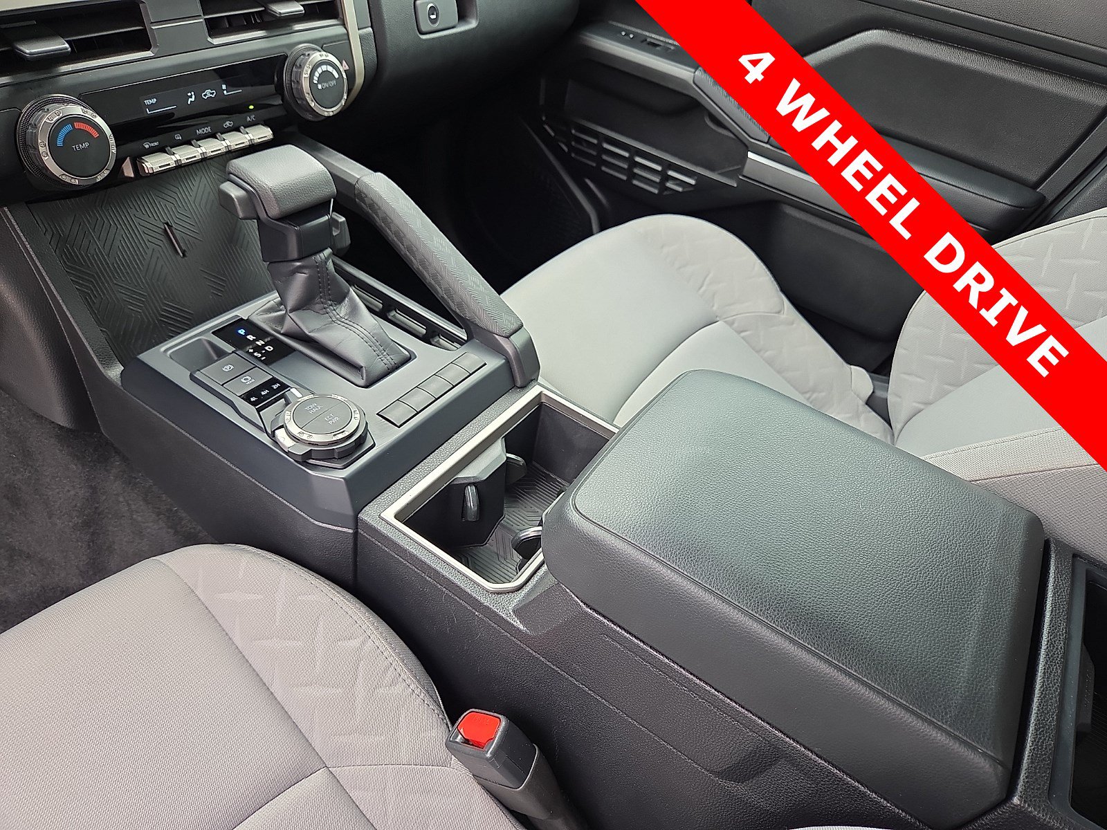 Used 2025 Toyota Tacoma SR5 AWD/4WD image 25