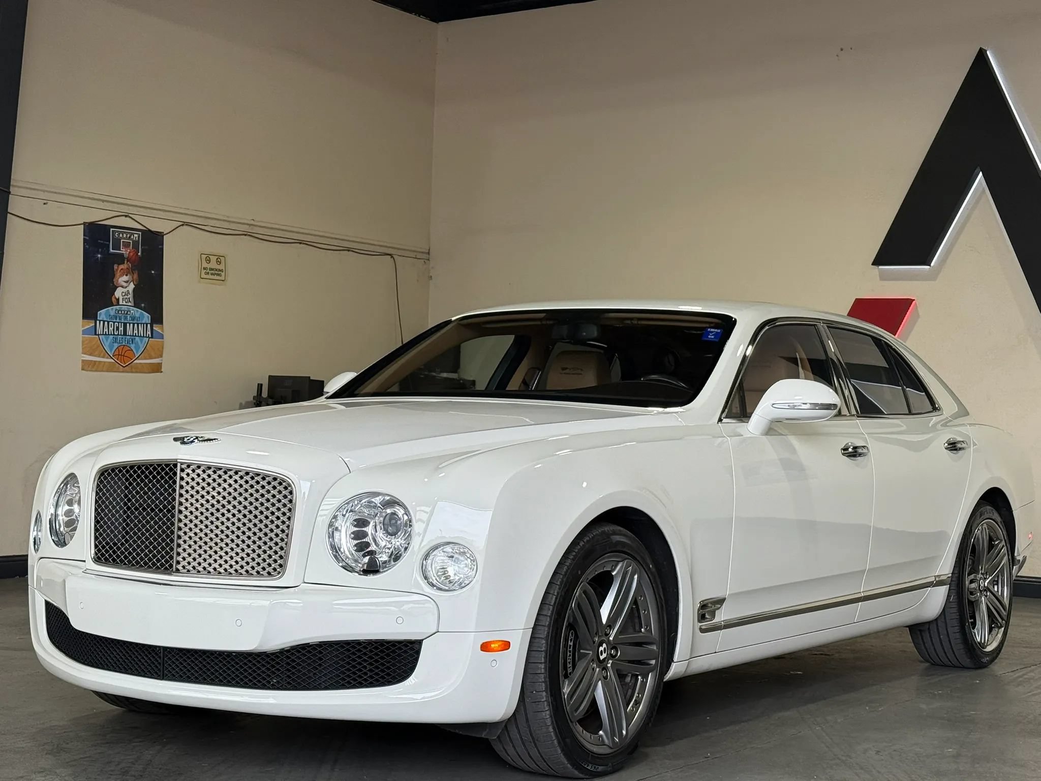 Used 2013 Bentley Mulsanne RWD image 1