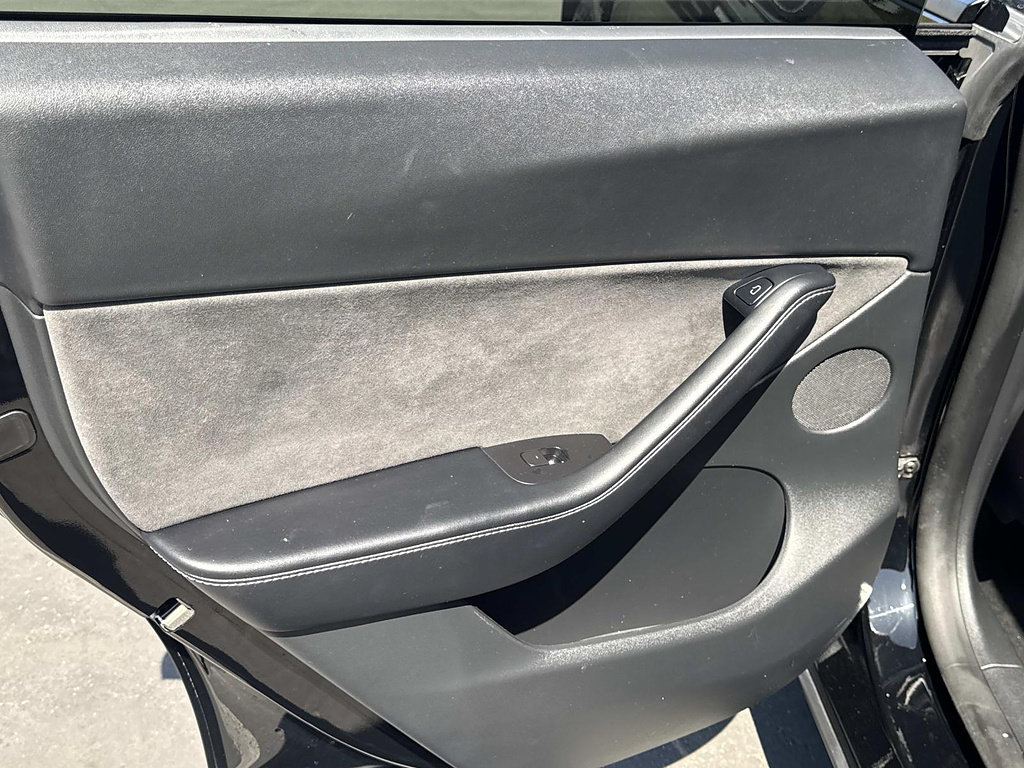 Used 2022 Tesla Model Y Performance AWD/4WD image 35
