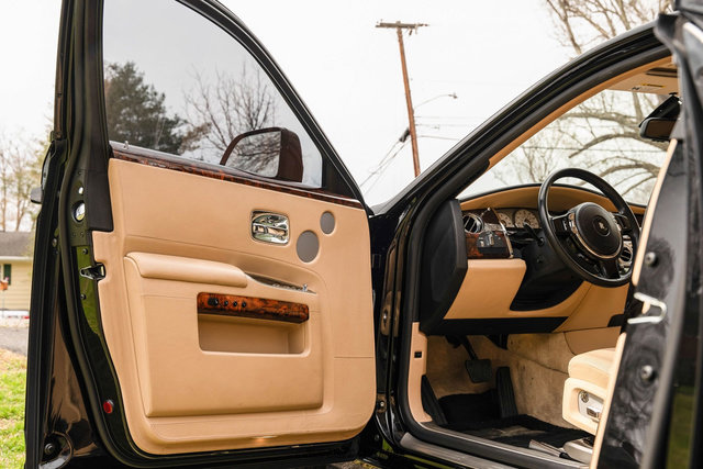 Used 2014 Rolls-Royce Ghost image 46