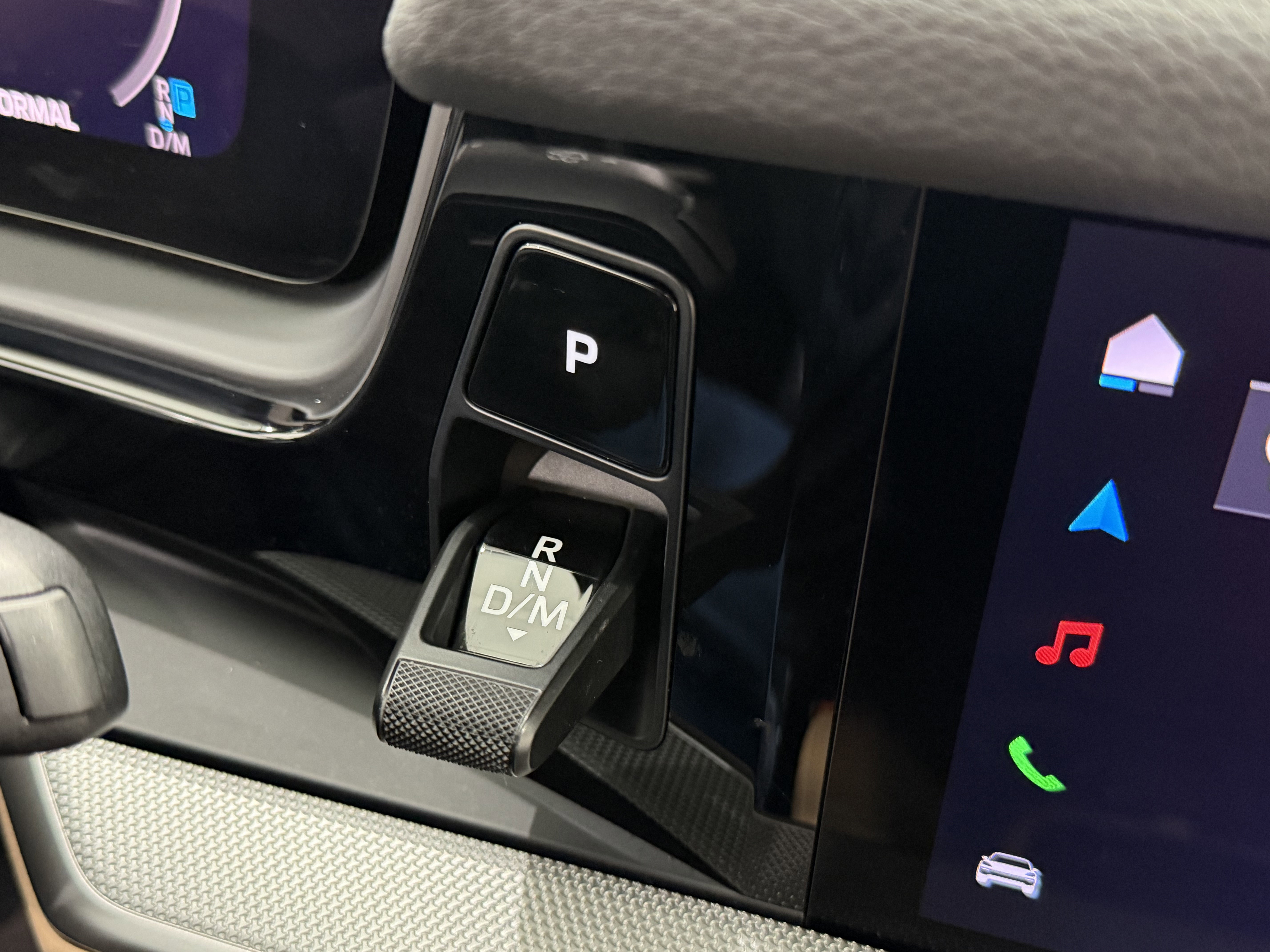 Certified 2024 Porsche Cayenne w/ Premium Package Plus (PFM) image 37