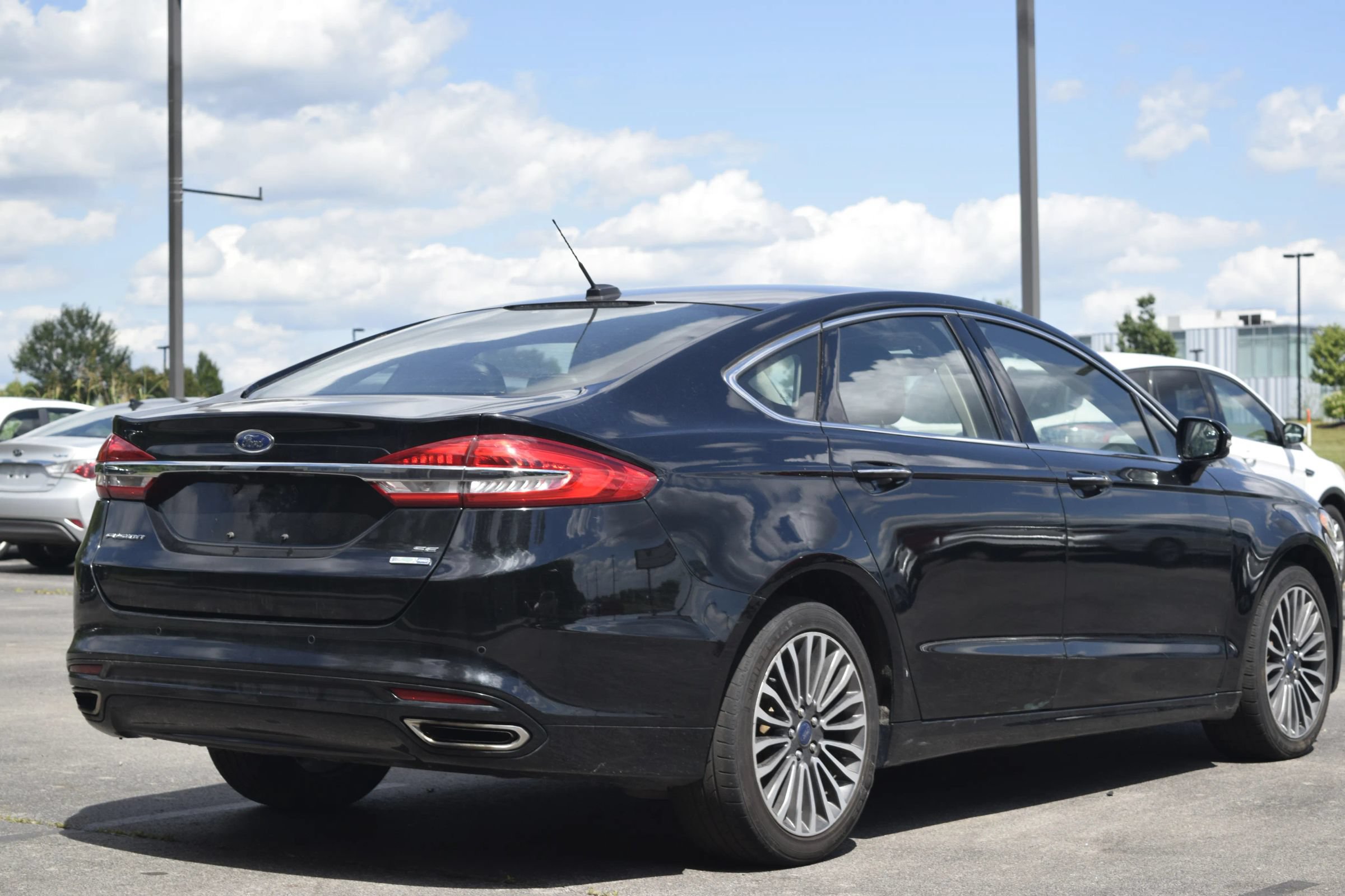 Used 2017 Ford Fusion SE w/ Fusion SE Technology Package AWD/4WD image 3