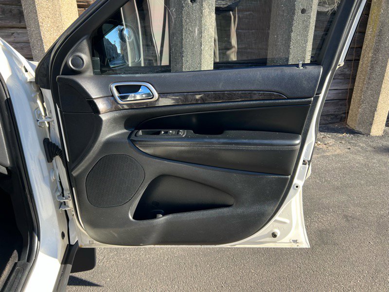 Used 2011 Jeep Grand Cherokee Laredo image 19