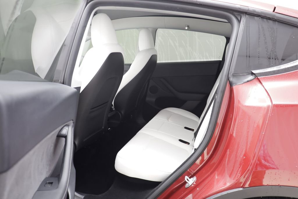 Used 2024 Tesla Model Y Performance AWD/4WD image 13