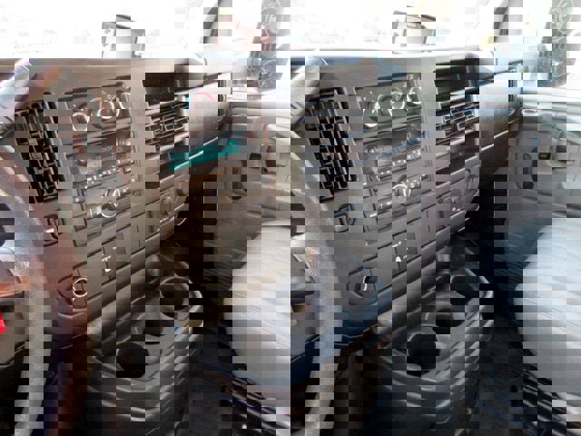 Used 2015 GMC Savana 3500 Extended RWD image 9