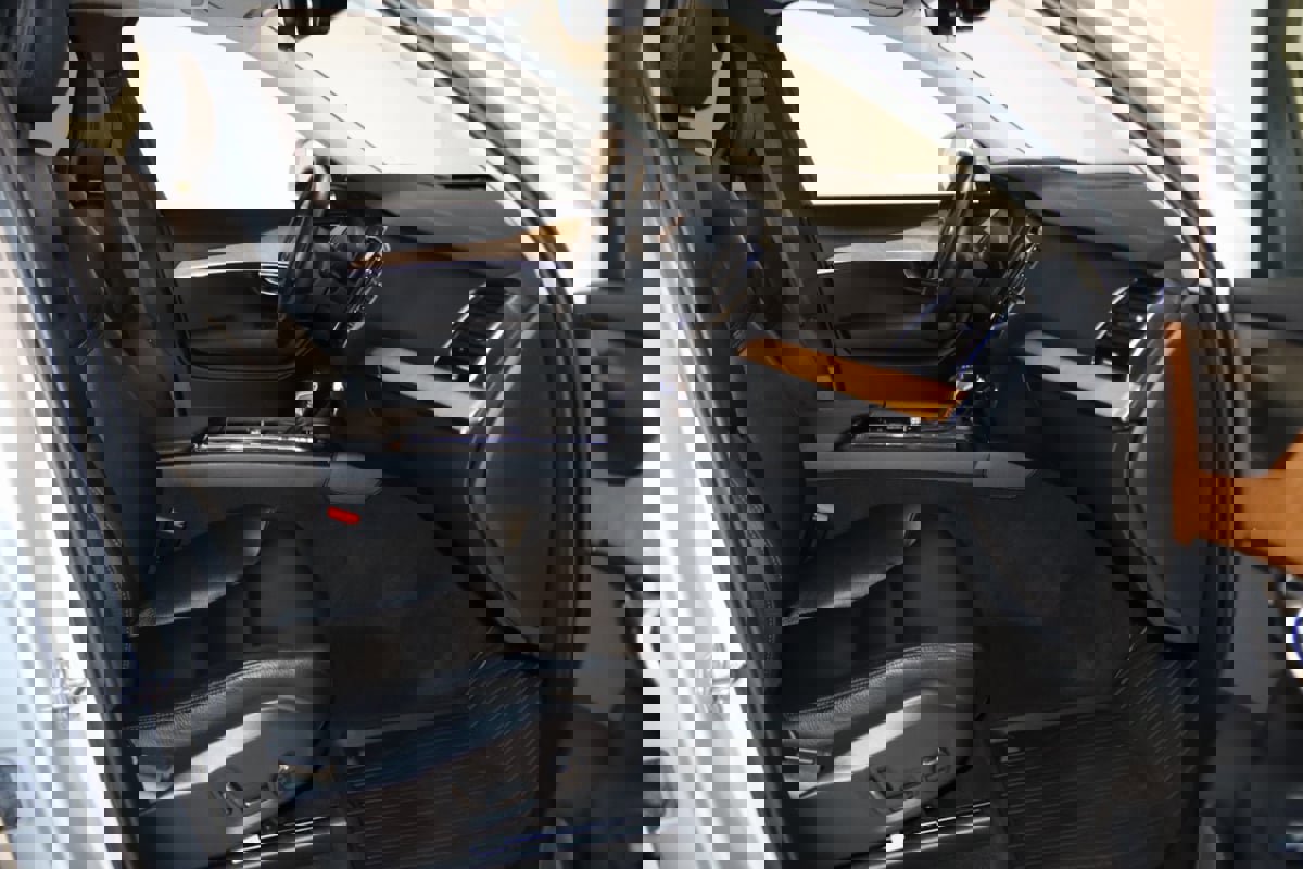 Used 2022 Volvo XC90 T6 Momentum w/ Advanced Package image 53