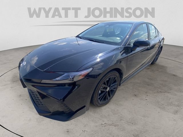 Used 2025 Toyota Camry SE FWD image 2