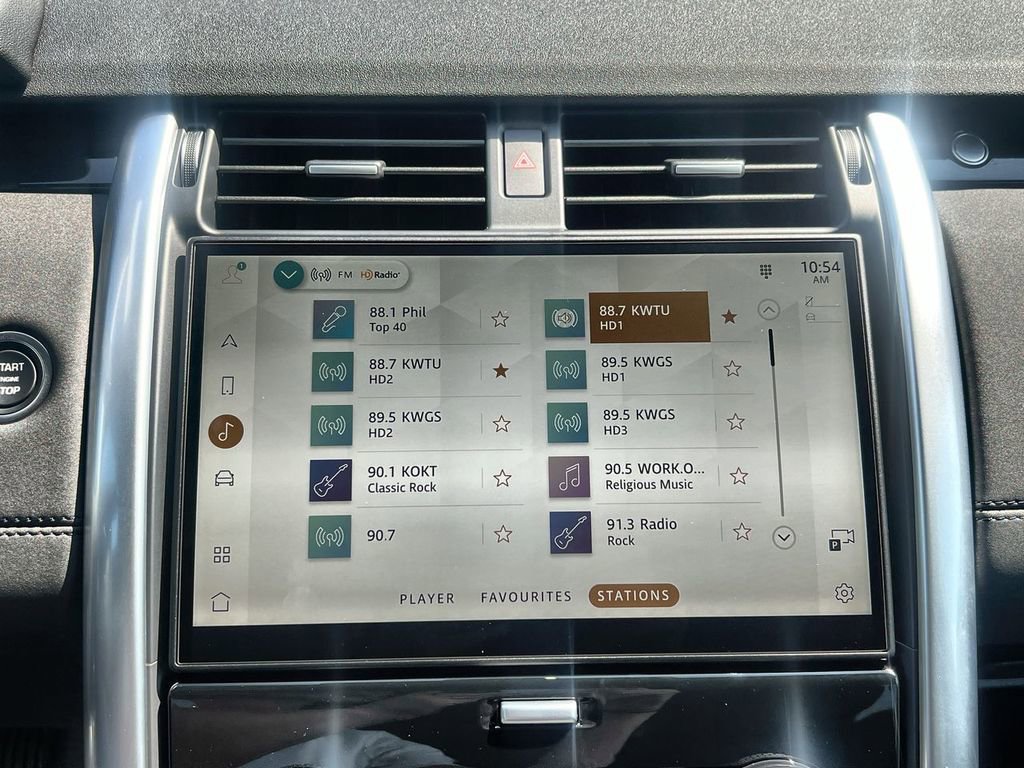 Used 2025 Land Rover Discovery S image 24