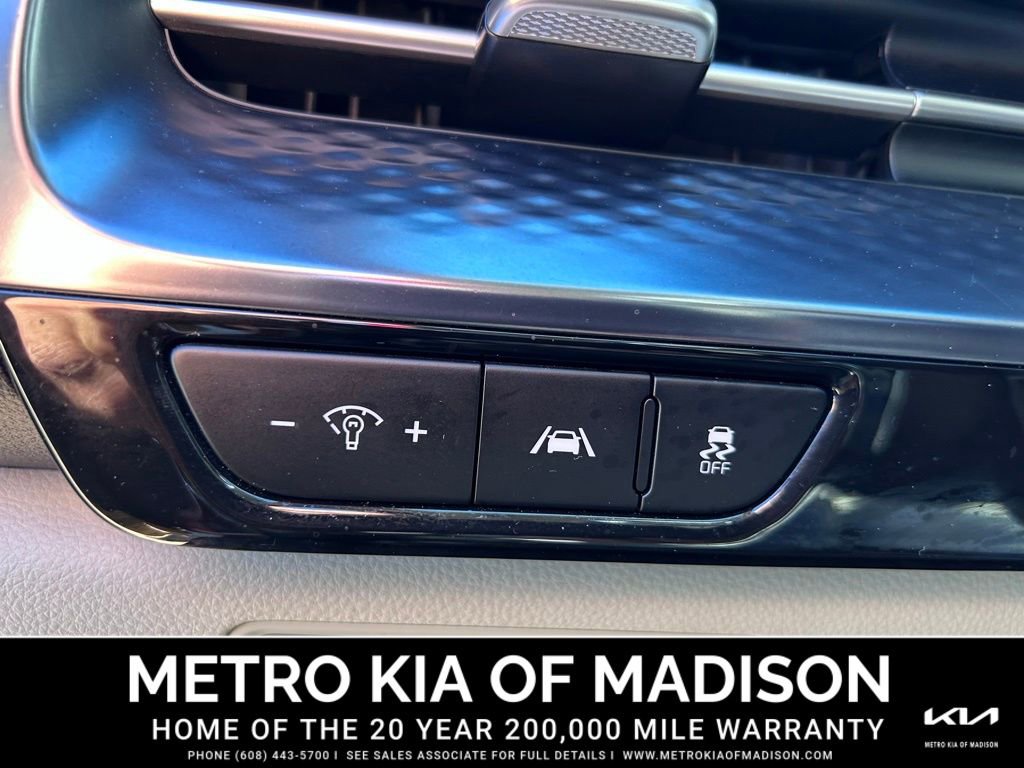 Used 2023 Kia Carnival SX Prestige image 18