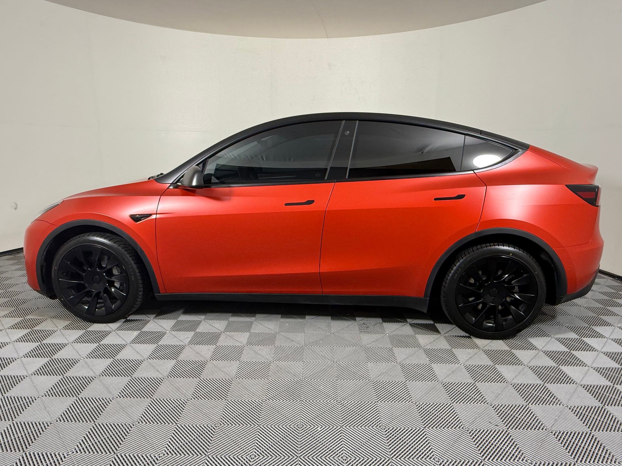 Used 2022 Tesla Model Y Long Range image 2