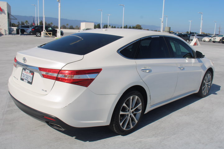 Used 2014 Toyota Avalon XLE Touring FWD image 3