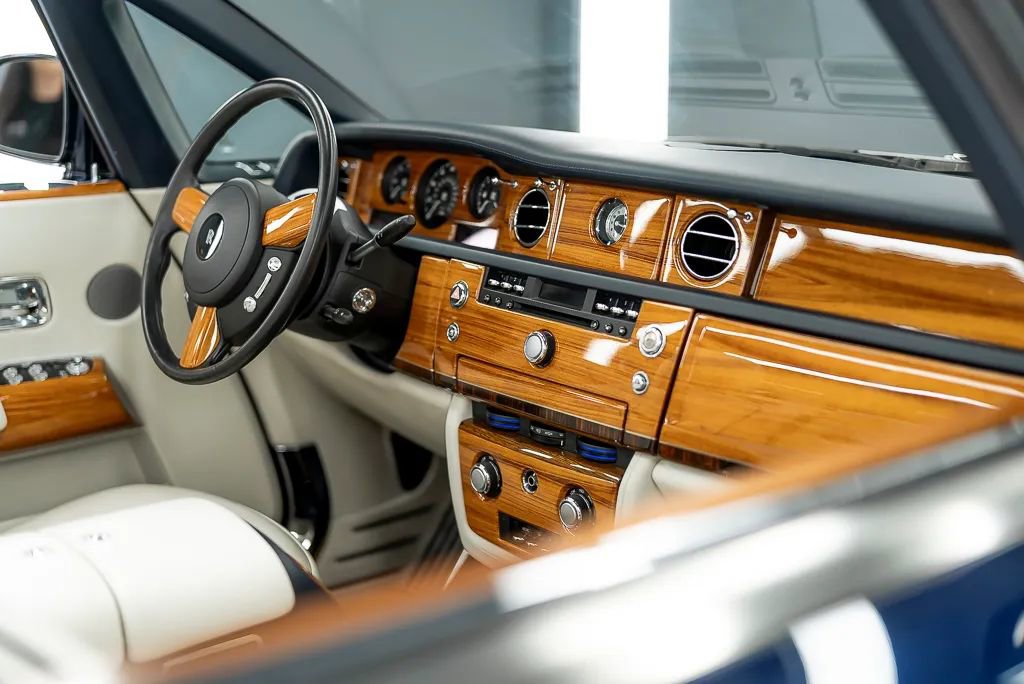 Used 2010 Rolls-Royce Phantom Drophead Coupe RWD image 37